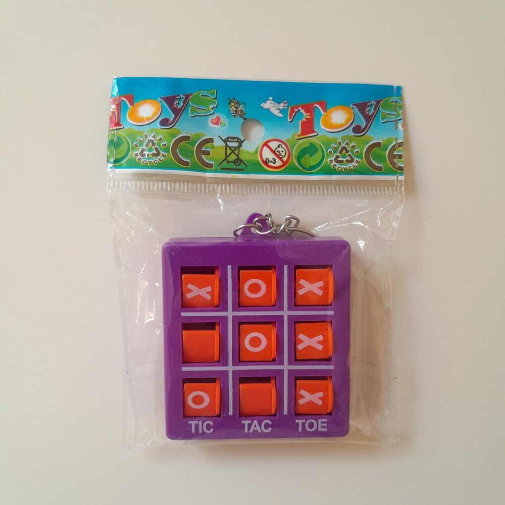 Tic-Tac-Toe Game Key Chain Toy - Picture 3 of 7